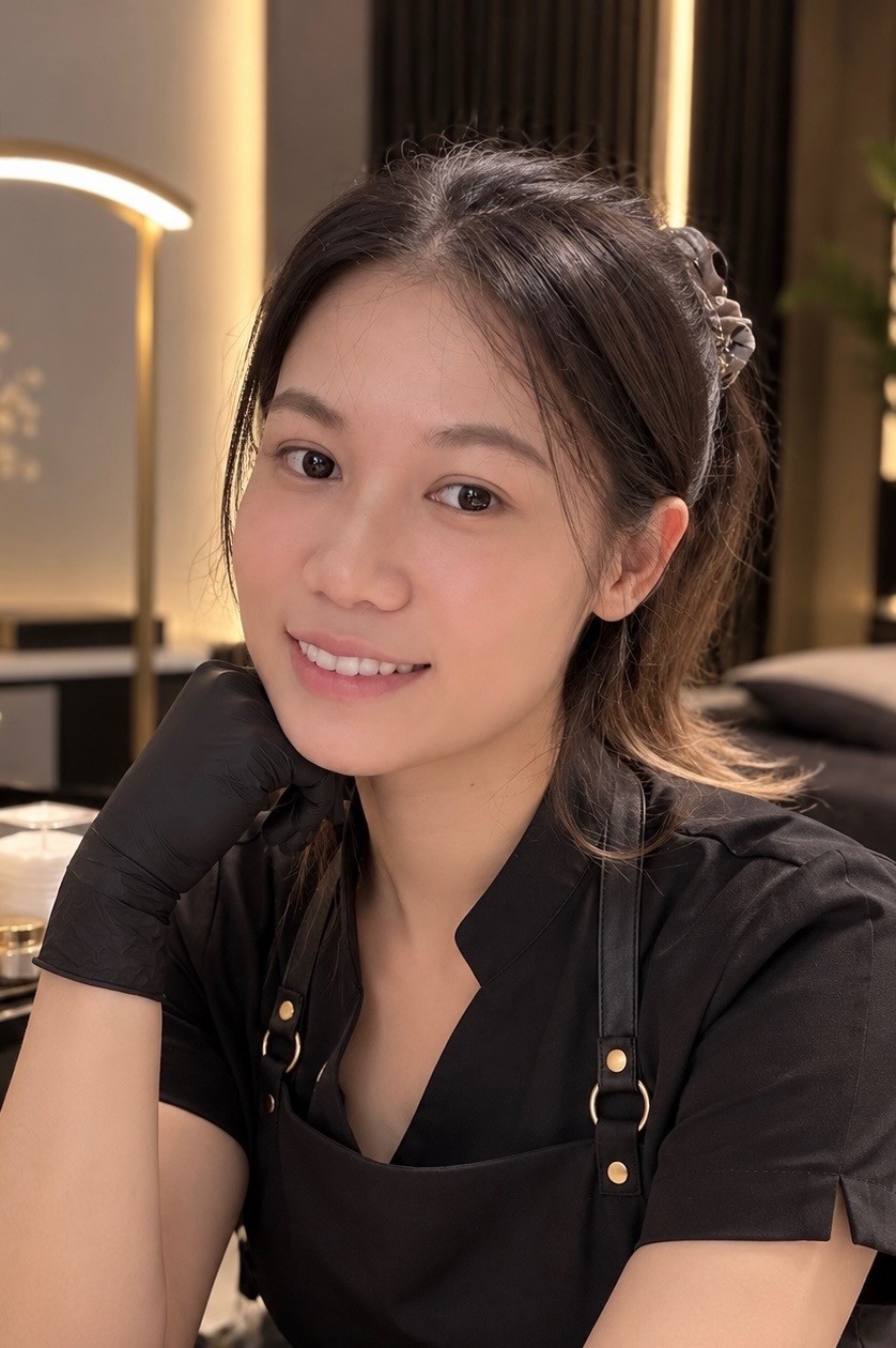 Karlie, permanent makeup artist